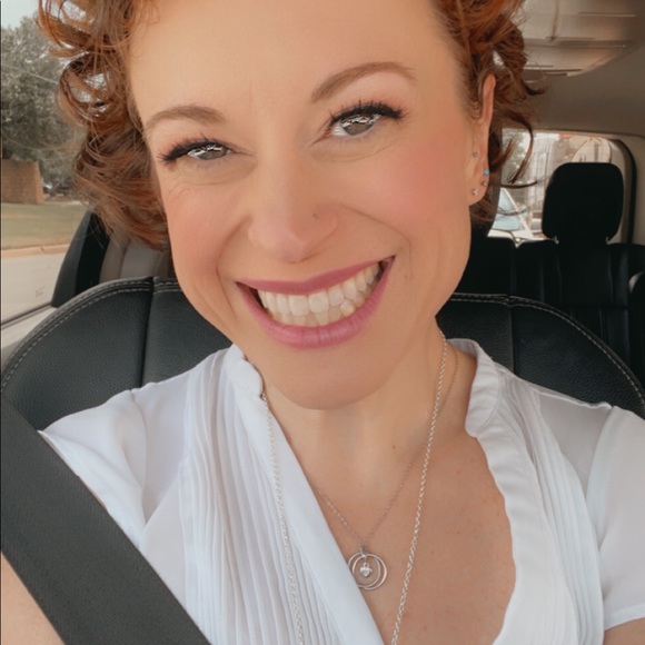 Meet your Posher, Emily - Picture 6 of 6